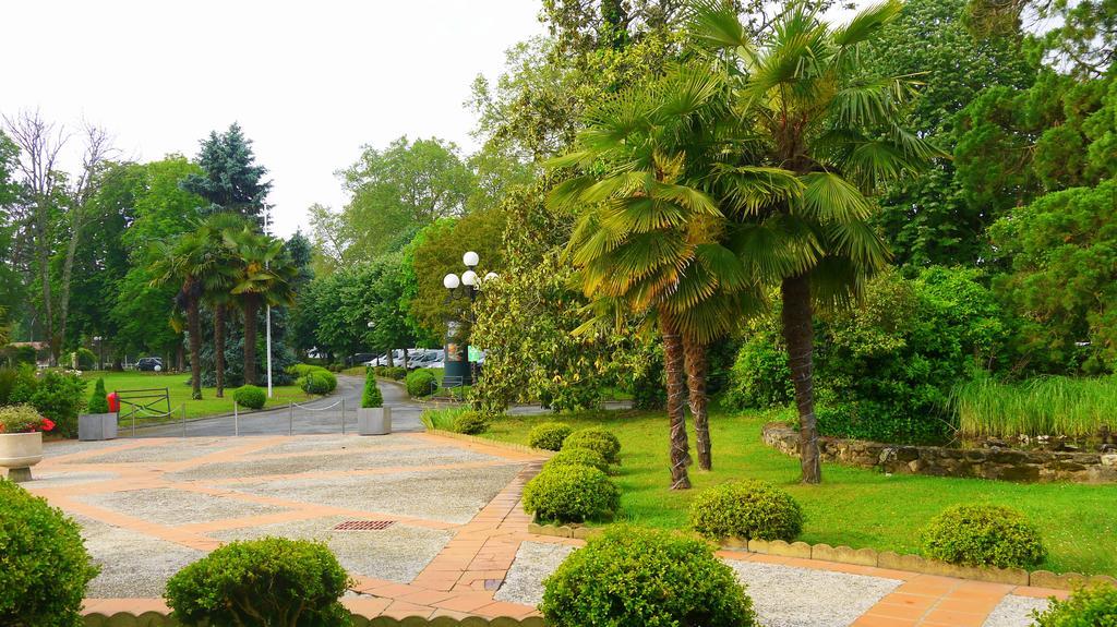 בזאס Logis Hotels- Hotel Et Restaurant Domaine De Fompeyre מראה חיצוני תמונה